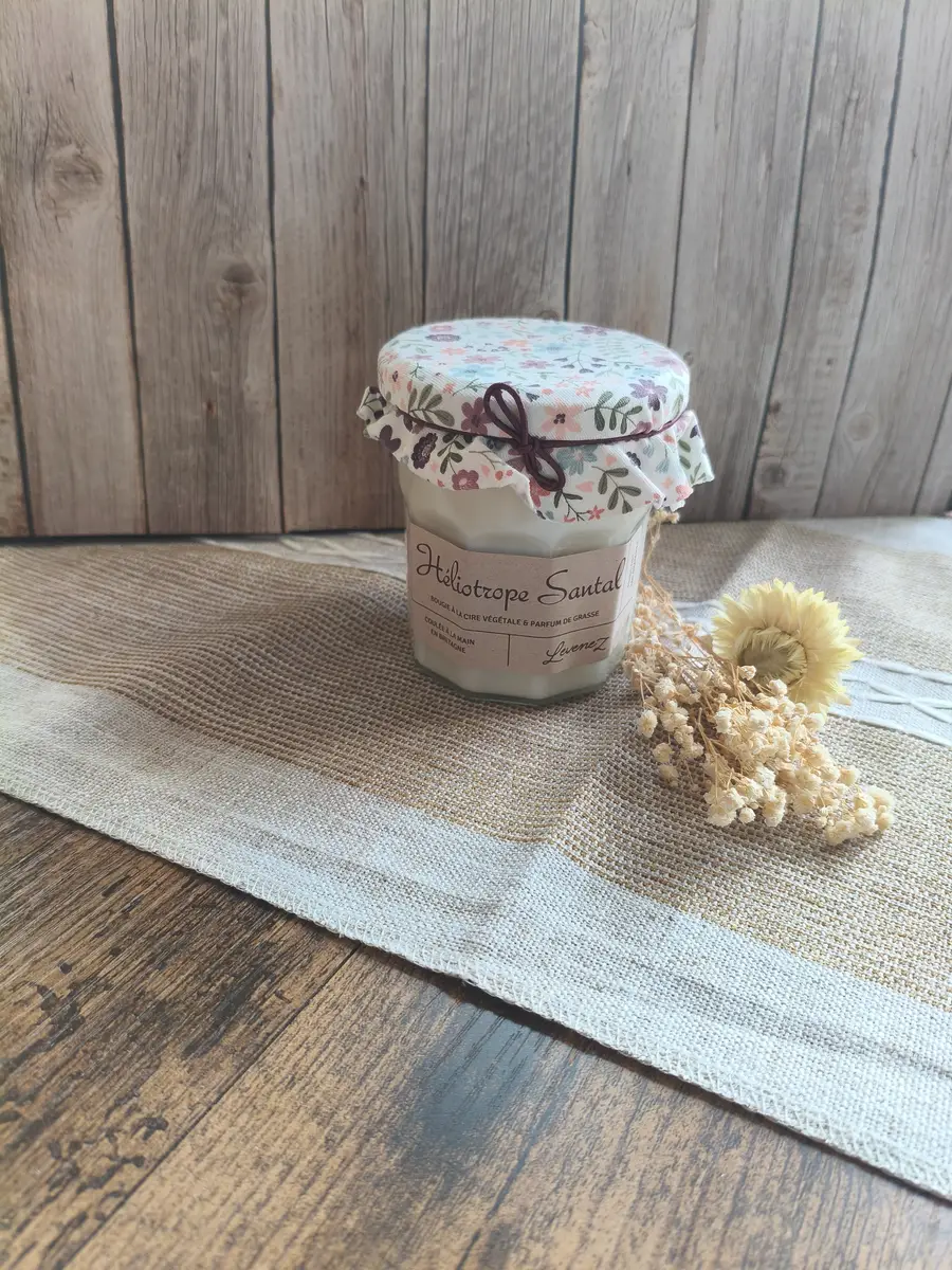 Bougie parfumée HELIOTROPE SANTAL / 260 Gr